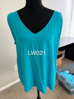 Women's V-Neck Sleeveless Top - Turquoise